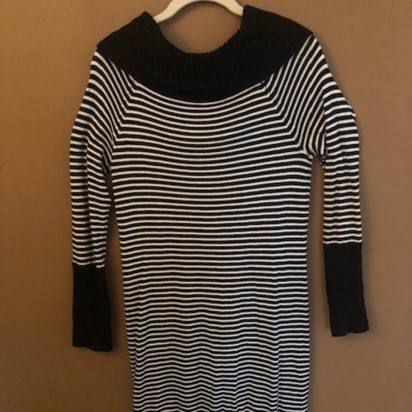 BCBGMaxazria BLACK & WHITE KNIT COWEL NECK TOP L - Picture 2 of 3